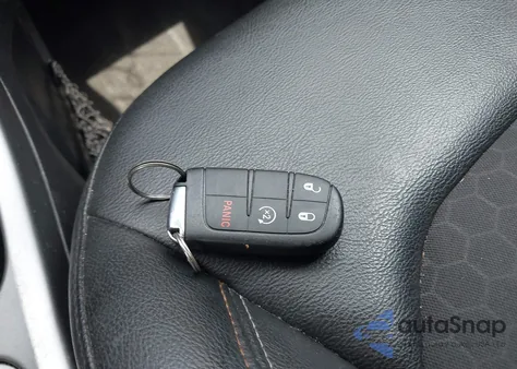 2018 Jeep Compass Latitude 4X4 из США, поврежденный, VIN 3C4NJDBB2JT114644